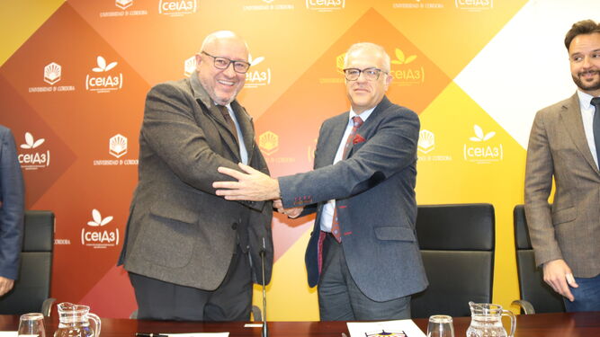 Firma del acuerdo entre la UCO y el Consejo Andaluz de Colegios de Veterinarios.
