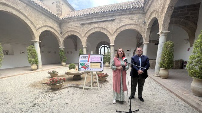 Jezabel Ramíres y Calvo Poyato, en la presentación de las III Jornadas de Novela Histórica de Priego de Córdoba.