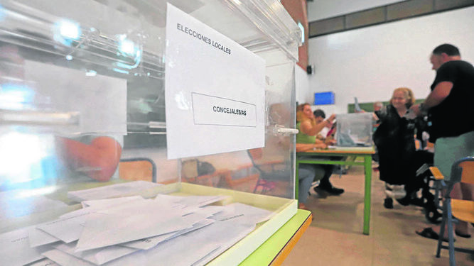 Urnas para depositar el voto en unas elecciones municipales.