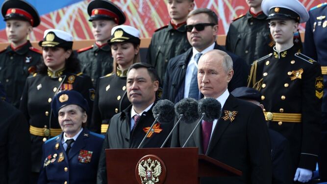 El presidente de Rusia, Vladimir Putin, pronuncia un discurso por el Día de la Victoria .