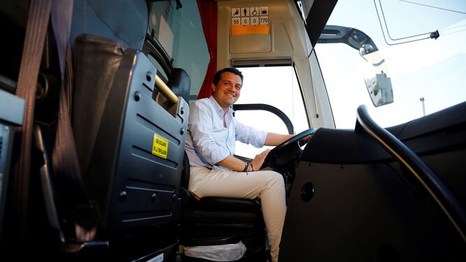 José María Bellido, en el autobús de campaña del PP.