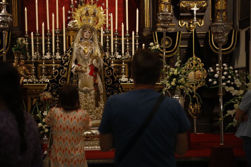 El besamanos extraordinario de la Virgen de los Dolores de C&oacute;rdoba, en im&aacute;genes