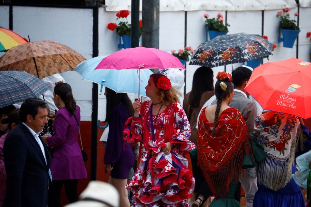 La intensa lluvia de este s&aacute;bado en la Feria de C&oacute;rdoba, en im&aacute;genes