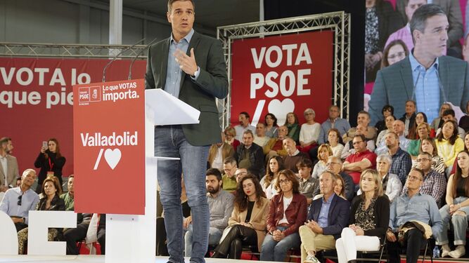 El secretario general del PSOE y presidente del Gobierno, Pedro  Sánchez , este domingo durante un mitin del PSOE en Valladolid