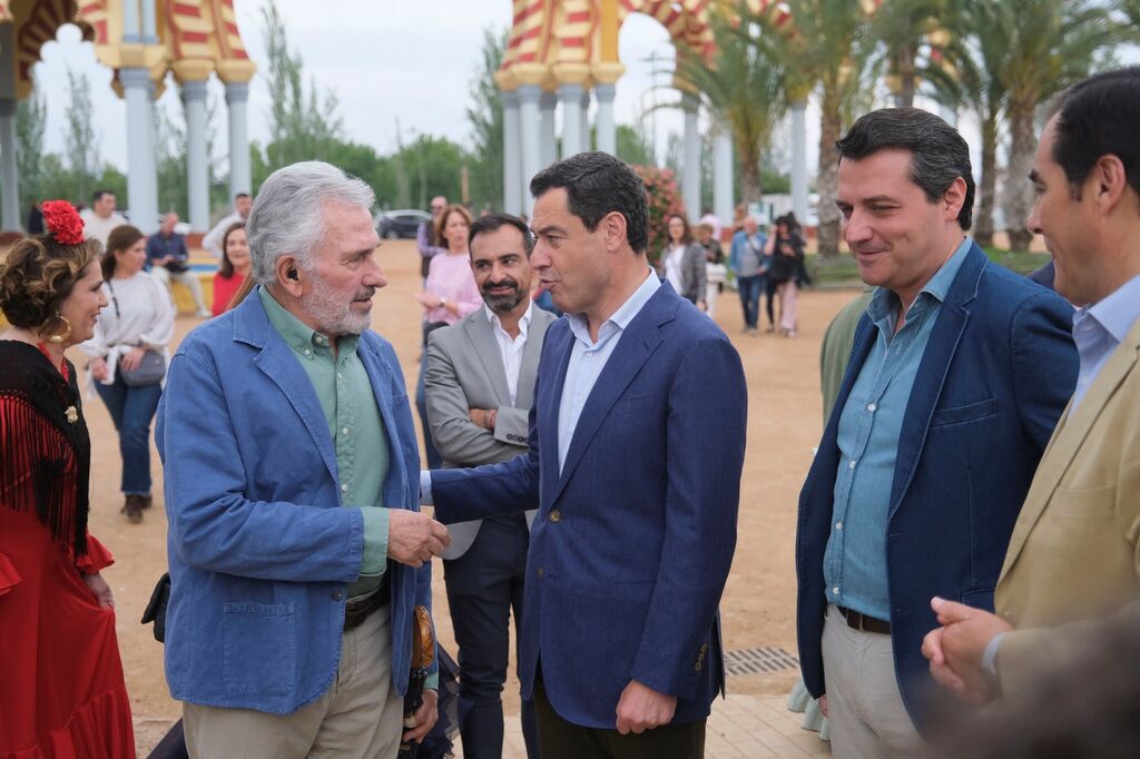 La visita de Juanma Moreno a la Feria de C&oacute;rdoba, en im&aacute;genes