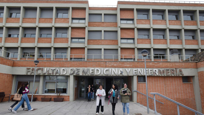 Edificio sur de la Facultad de Medicina y Enfermería de la UCO.