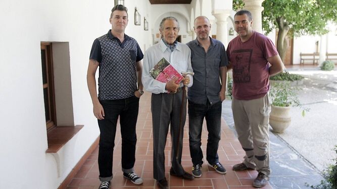 Fernando Rivas, Antonio Gala (con el libro), Francisco Javier Cantador y Chencho Martínez.
