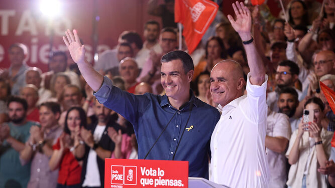 Pedro Sánchez y Antonio Muñoz, en un acto de la pasada campaña electoral.