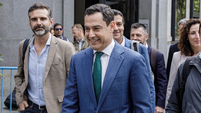 Juanma Moreno, a su llegada a la Junta Directiva del PP en Madrid este martes