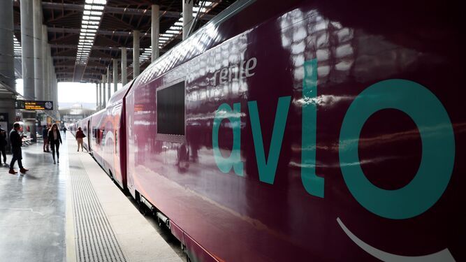 Tren de la marca Avlo.