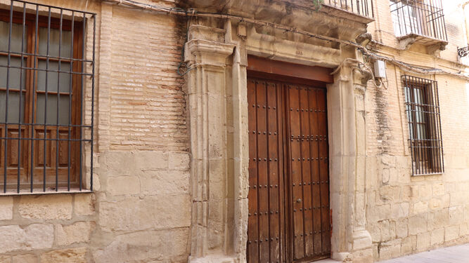 El Ayuntamiento de Lucena adquiere el patio que une los alfolíes ducales y el palacete barroco de la calle Condesa Carmen Pizarro.