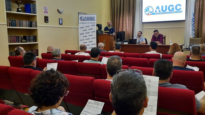 Un momento de la asamblea de AUGC en Córdoba.
