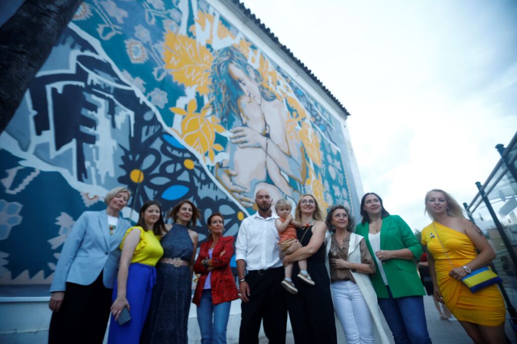 C&oacute;rdoba inaugura un mural por la paz en Ucrania, en im&aacute;genes