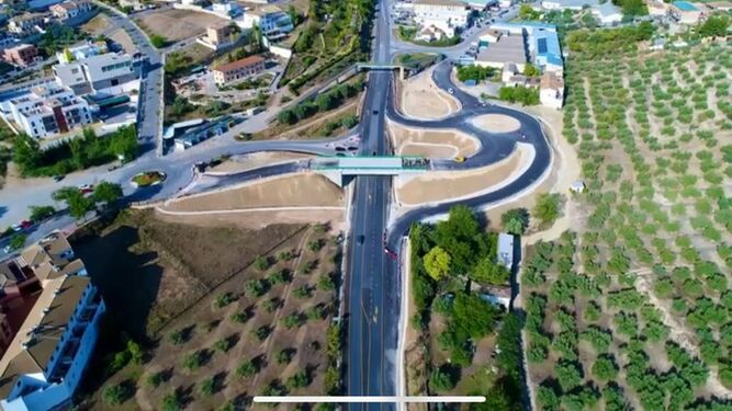 Obras del nuevo puente sobre la carretera A-339 en Priego de Córdoba.