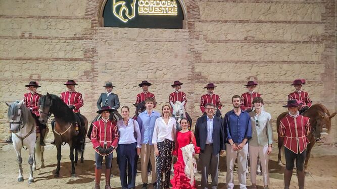 La infanta Cristina y su familia disfrutan del espectáculo de Caballerizas Reales en Córdoba