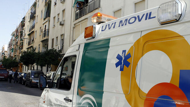 Servicios médicos en la calle Los Alderetes de Córdoba.