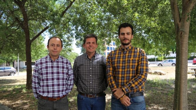 Los investigadores de DAUCO Emilio Camacho, Juan Antonio Rodríguez y Rafael González.