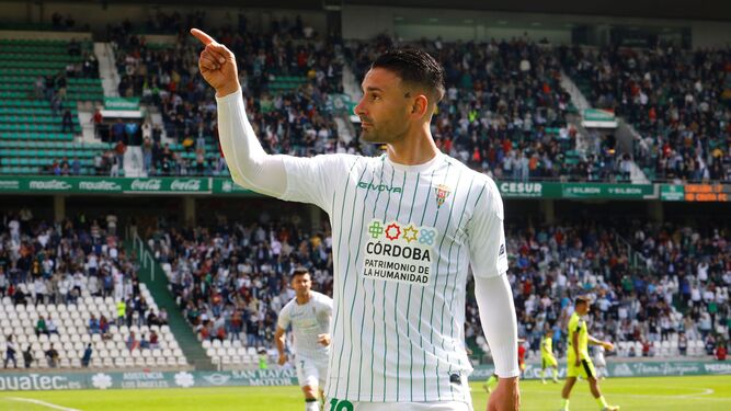 Kike Márquez celebra un gol en El Arcángel.