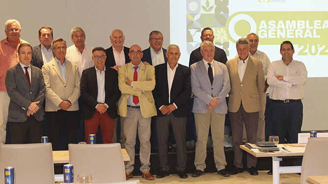 Foto de familia de la asamblea general de Cooperativas Agroalimentarias de Andalucía.