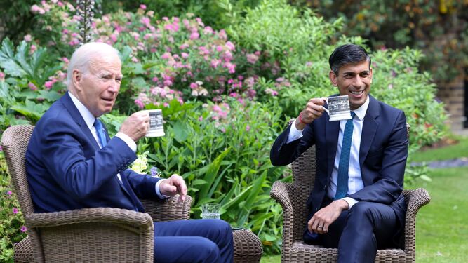 Los líderes de EEUU, Joe Biden, y el Reino Unido, Rishi Sunak, durante su reunión en Downing Street.