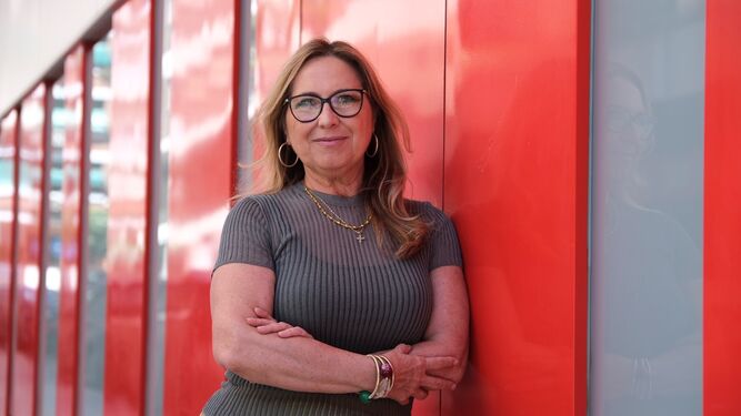 María de los Ángeles Luna posa en la sede del PSOE de Córdoba.