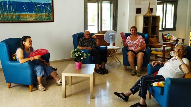 Usuarios de la residencia de mayores en situación de exclusión Hogar San Pablo.