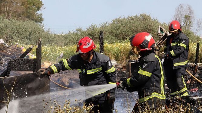 Imagen de archivo de los Bomberos, trabajando en la extinción de un incendio.
