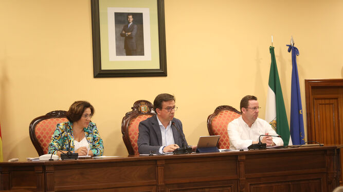 Un momento de la sesión plenaria celebrada en el Ayuntamiento de Lucena.