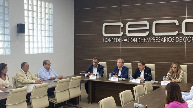 Luis Planas, en su reunión con los empresarios en la sede de CECO.