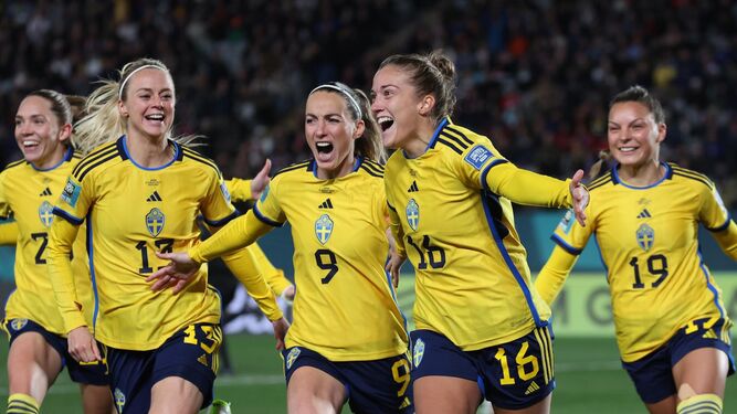 Las jugadoras suecas celebran uno de los goles frente a Japón.