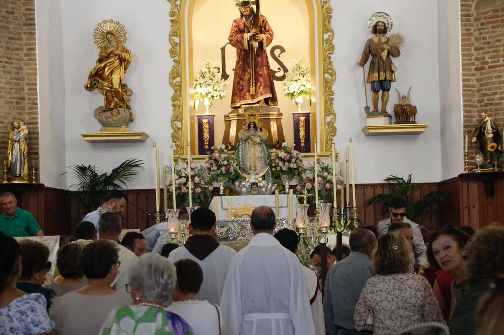 La procesi&oacute;n de la Virgen del Tr&aacute;nsito en Hinojosa del Duque, en fotograf&iacute;as