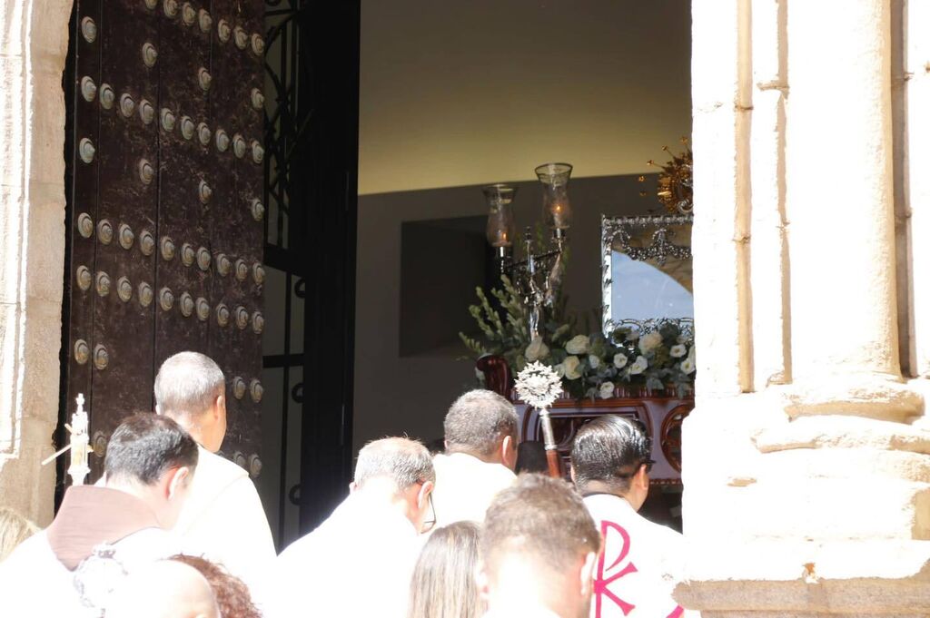 La procesi&oacute;n de la Virgen del Tr&aacute;nsito en Hinojosa del Duque, en fotograf&iacute;as