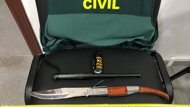 Armas intervenidas por la Guardia Civil a un menor en la feria de Puente Genil.