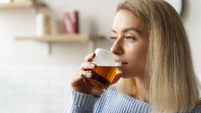 Un estudio revela que esta bebida aumenta en un 85% el riesgo de cáncer de hígado en mujeres