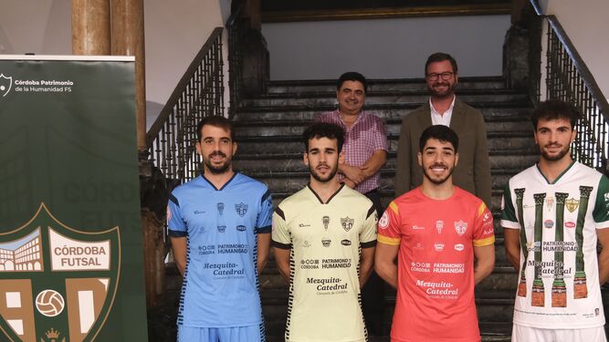Un momento de la presentación de las nuevas camisetas del Córdoba Futsal.