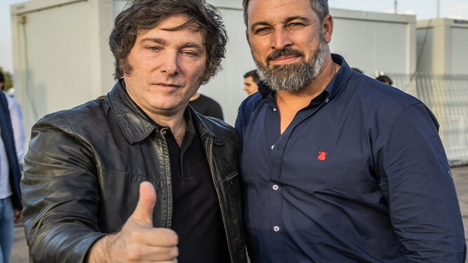 El ultra argentino Javier Milei junto al dirigente de Vox en España, Santiago Abascal.