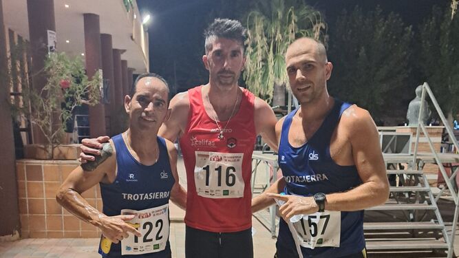 Los atletas Pedro Catena Ruiz, Juan Bautista Expósito Sierra y Jesús Alguacil Barba.