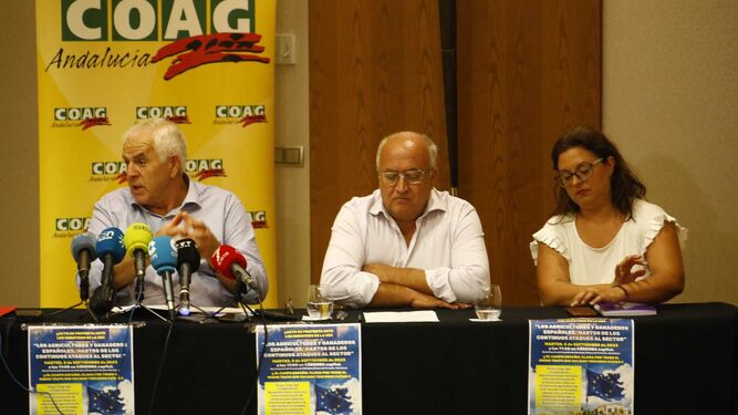 Miguel López, secretario general de COAG Andalucía anunciando la concentración de este martes.