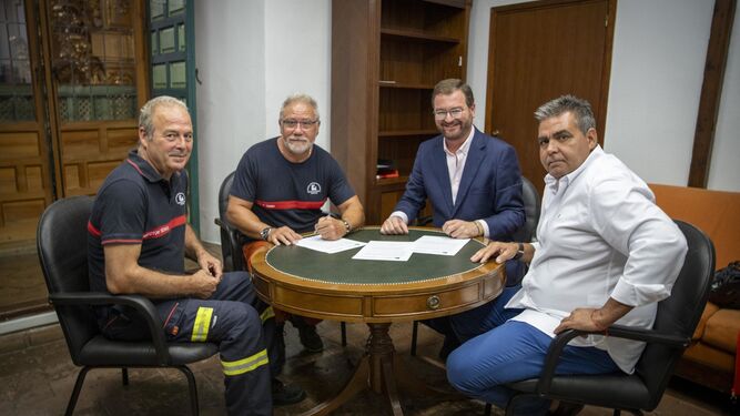 Firma del acuerdo entre la Diputación y el Club Deportivo Trotallamas.