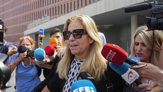 Arantxa Sánchez Vicario, a su salida de los juzgados de Barcelona, donde ha tenido que declarar ante el juez.