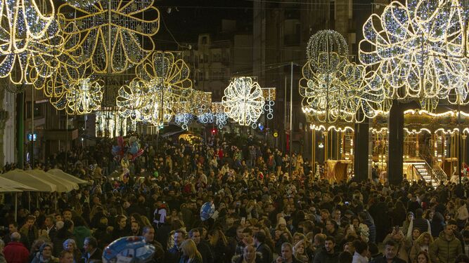 La empresa andaluza Iluminaciones Ximenez ya coloca las luces de Navidad de Vigo