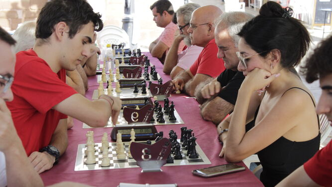 Competición en el I Torneo Morente de ajedrez.
