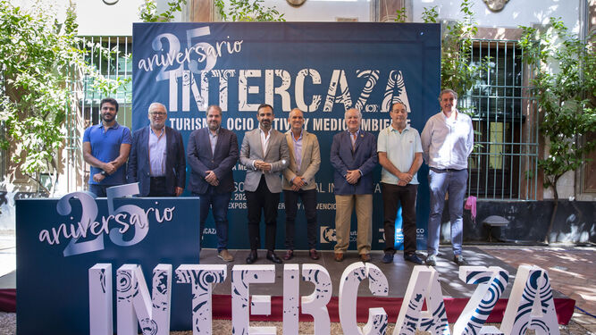 Dirigentes institucionales en la presentación de Intercaza.