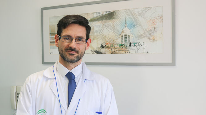 Doctor Juan J. Pereyra Rodríguez, jefe de sección de Dermatología en el Hospital Virgen del Rocío.