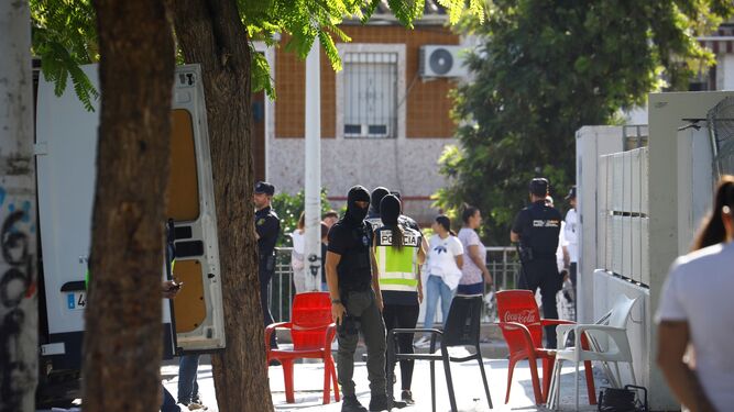 Operación antidroga en la calle Torremolinos de Córdoba.