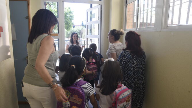 Varios niños en un colegio de la capital cordobesa.