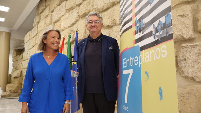 Isabel Albás y Pedro García del Barrio presentan la nueva edición de 'Entreplanos'.