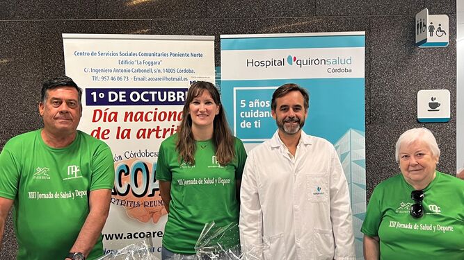 El doctor Romero junto a representantes de la Asociación Cordobesa de Enfermos de Artritis Reumatoide.