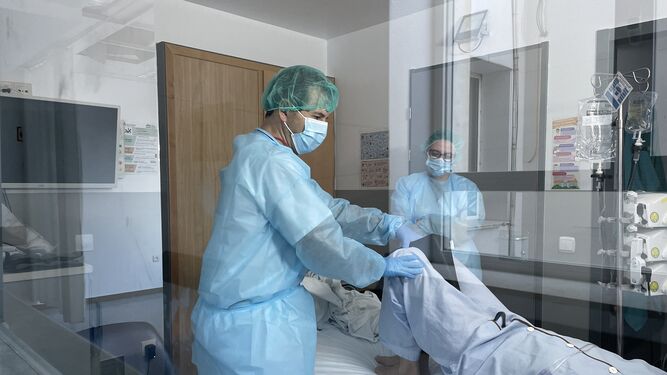 Un trasplantados de progenitores hematopoyéticos realiza actividad física en el Reina Sofía.