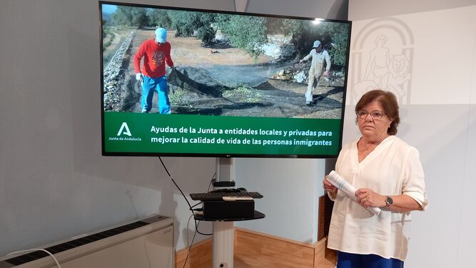 La delegada Dolores Sánchez presenta el programa de ayudas.